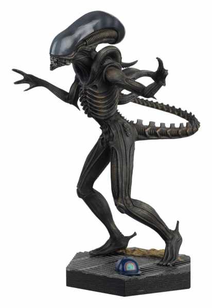 The Alien & Predator Figurine Collection Alien Xenomorph (Alien) 14 cm Statue