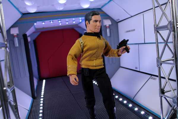 VORBESTELLUNG ! Star Trek Discovery Captain Pike 20 cm Actionfigur