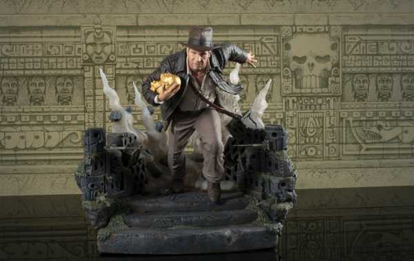 Indiana Jones and the Raiders of the Lost Deluxe Gallery Ark Escape with Idol Statue