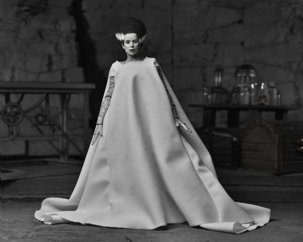 NECA Universal Monsters Ultimate Bride of Frankenstein Actionfigur Black & White Version