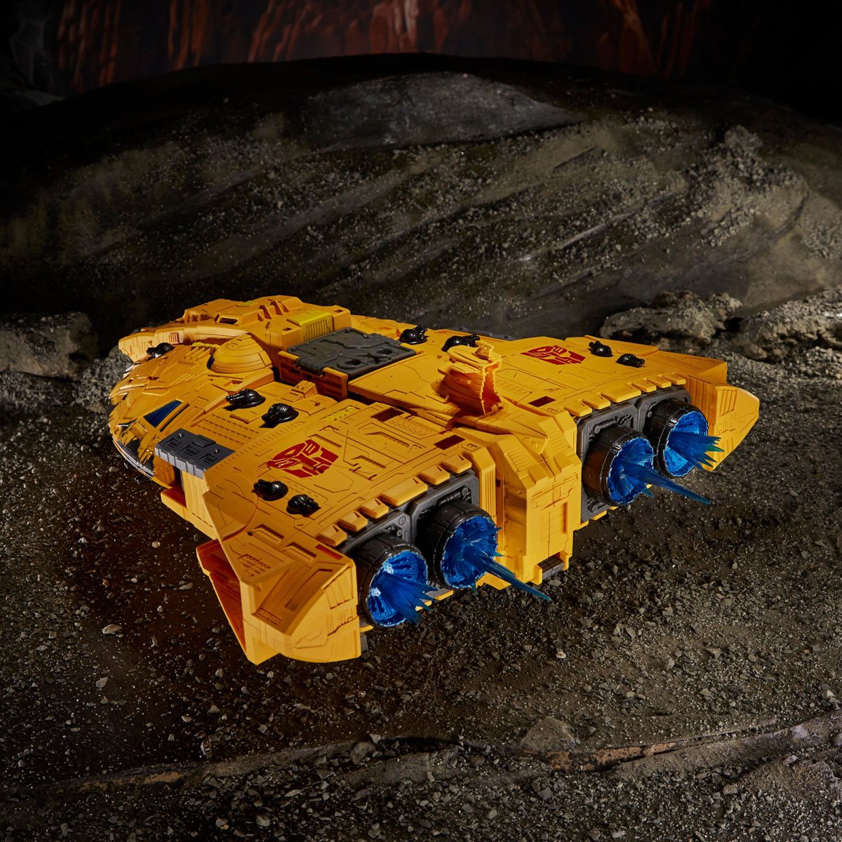 Kingdom Titan Class Autobot Ark Transformers Generations War for Cybertron 