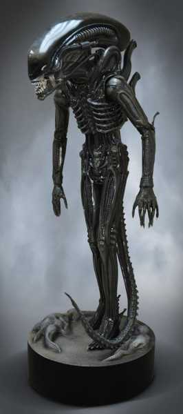 AUF ANFRAGE ! Alien Big Chap 245 cm Life-Size Statue